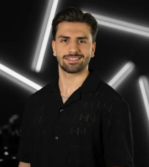 Mo